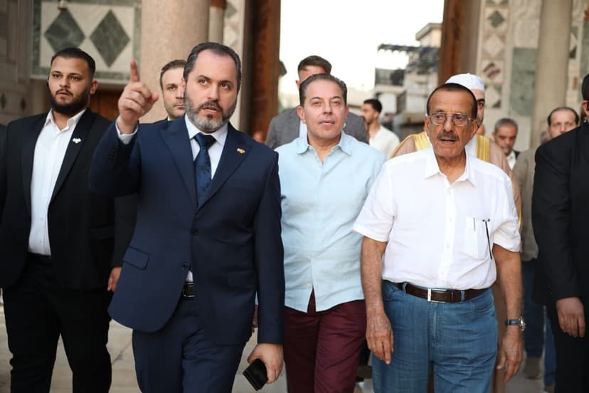زيارة ميدانية للمسجد الأموي تجمع وزير السياحة ورئيس مجموعة الحبتور
